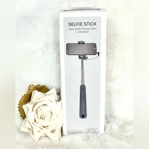New with tags SELFIE STICK TELESCOPIC HANDLE & Remote Shutter. Plug & Shoot